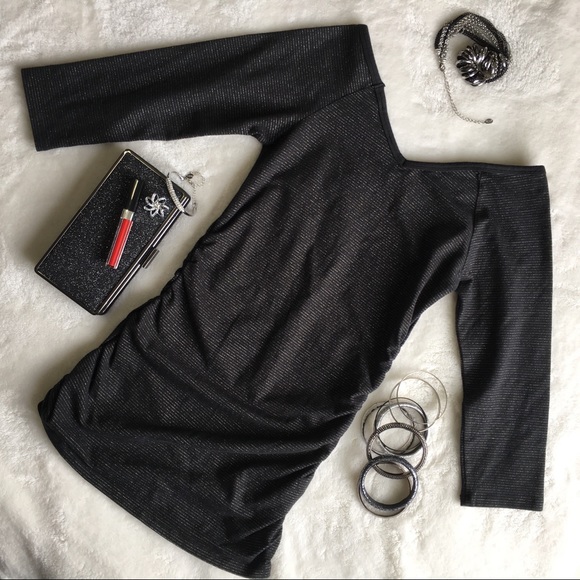 🖤🆕{EXPRESS} V-Neckline Off-Shoulder Rouched Top - Picture 3 of 8